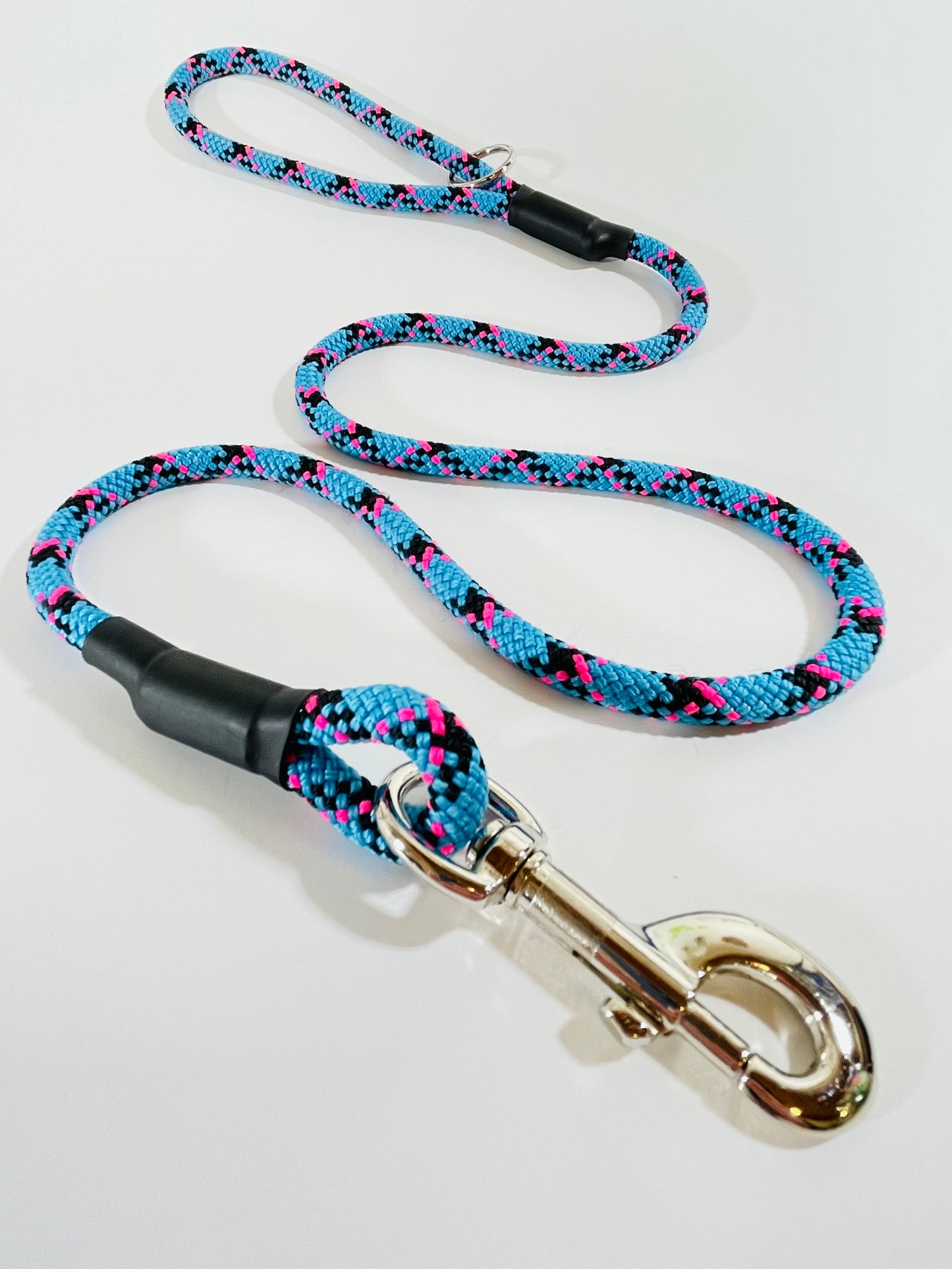 Sponsor a leash for Fresno Bully Rescue